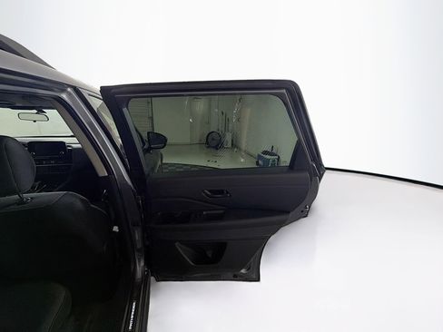 Used 2023 Nissan Pathfinder SV w/ SV Premium Package AWD/4WD image 32