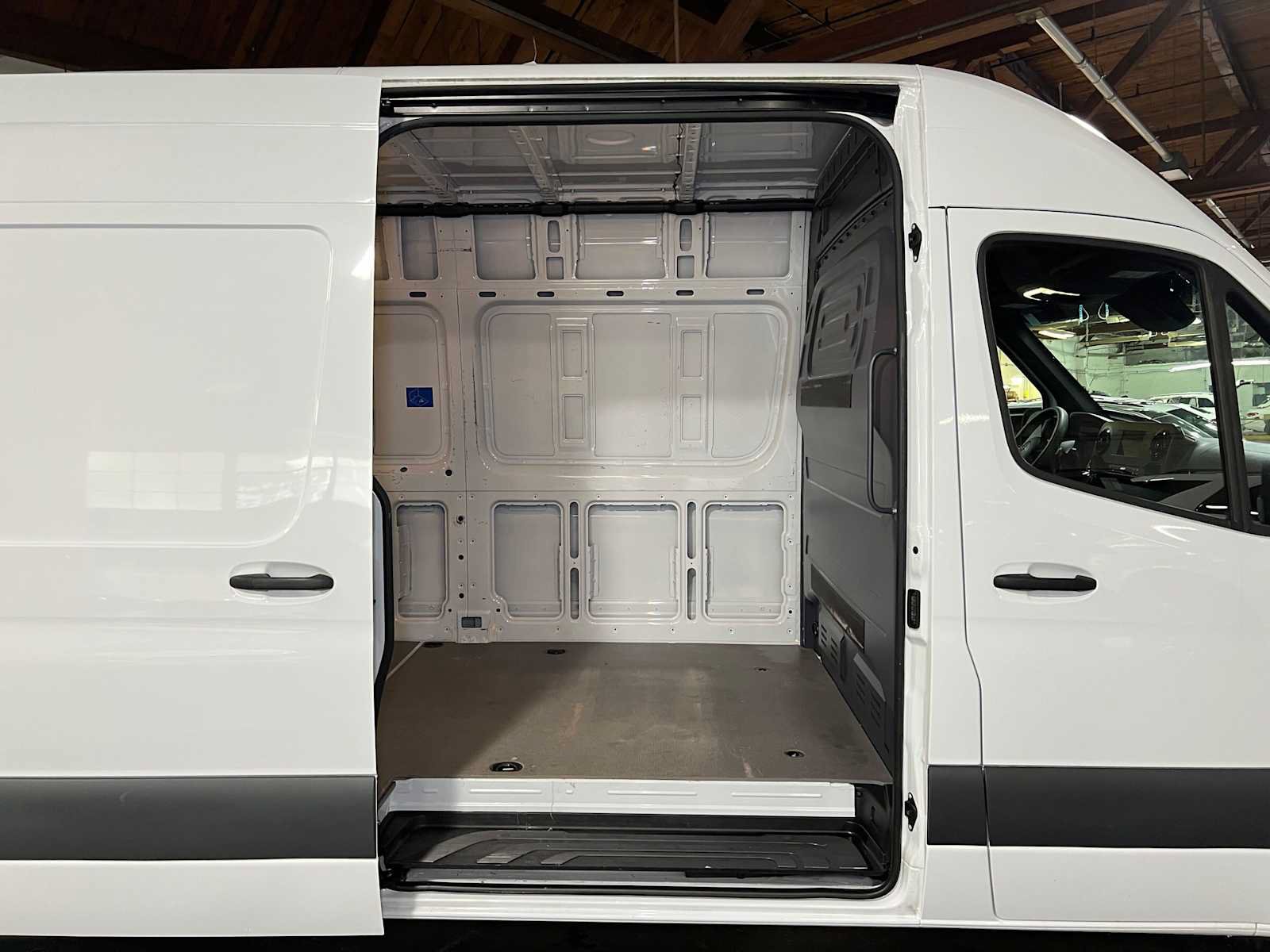 Used 2023 Mercedes-Benz Sprinter 2500 image 13