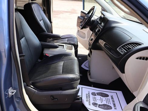 Used 2011 Chrysler Town & Country Touring-L w/ Driver Convenience Group FWD image 24