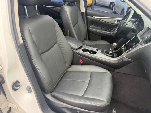 Used 2015 INFINITI Q50 w/ Moonroof Package RWD image 11