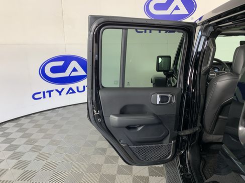 Used 2022 Jeep Wrangler Unlimited Sahara w/ Cold Weather Group AWD/4WD image 31