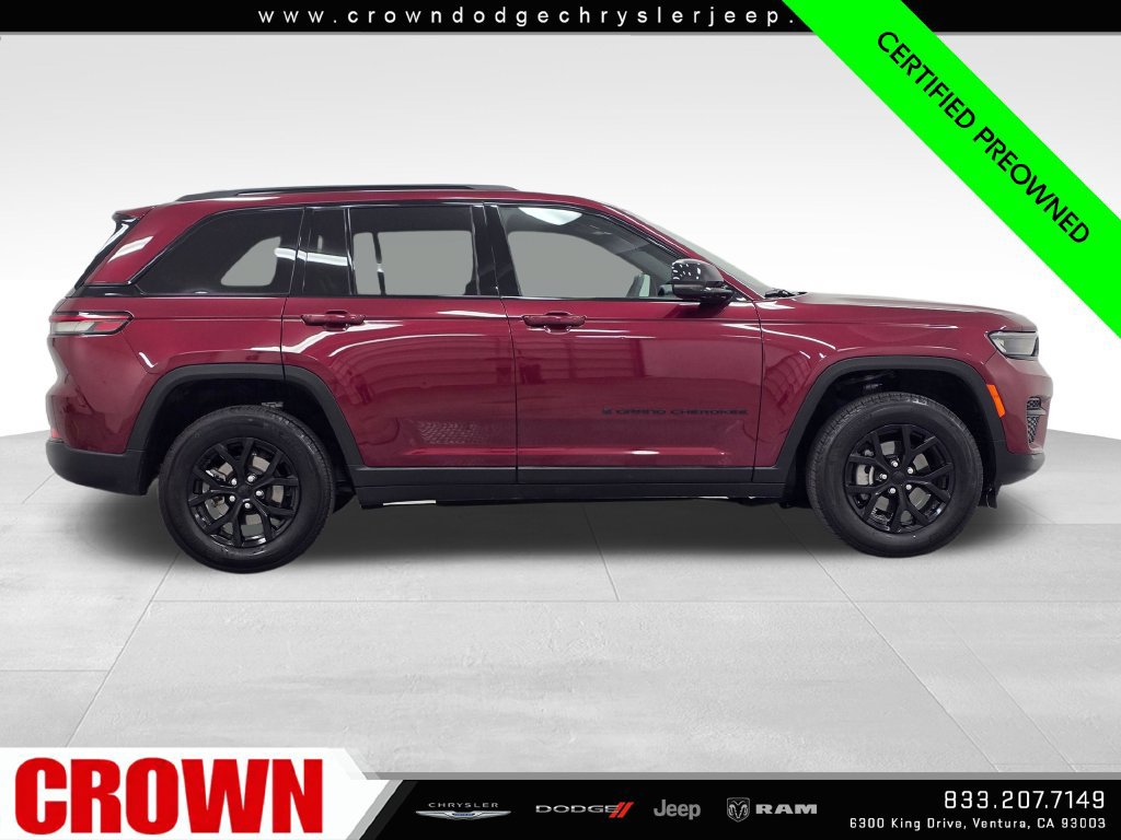 Used 2025 Jeep Grand Cherokee Altitude AWD/4WD image 8