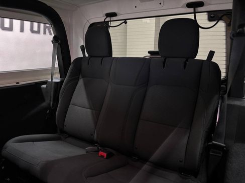 Used 2018 Jeep Wrangler Sport AWD/4WD image 16