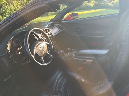 Used 1998 Chevrolet Corvette Coupe w/ Roof Pkg RWD image 6