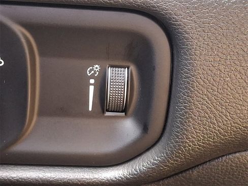 Used 2024 RAM 2500 Tradesman w/ Chrome Appearance Group image 23