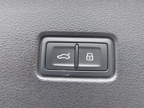 Used 2023 Audi SQ5 Prestige w/ Prestige Package image 13