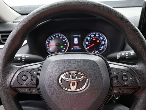 Used 2021 Toyota RAV4 LE w/ Carpet Mat Package (TMS) AWD/4WD image 13