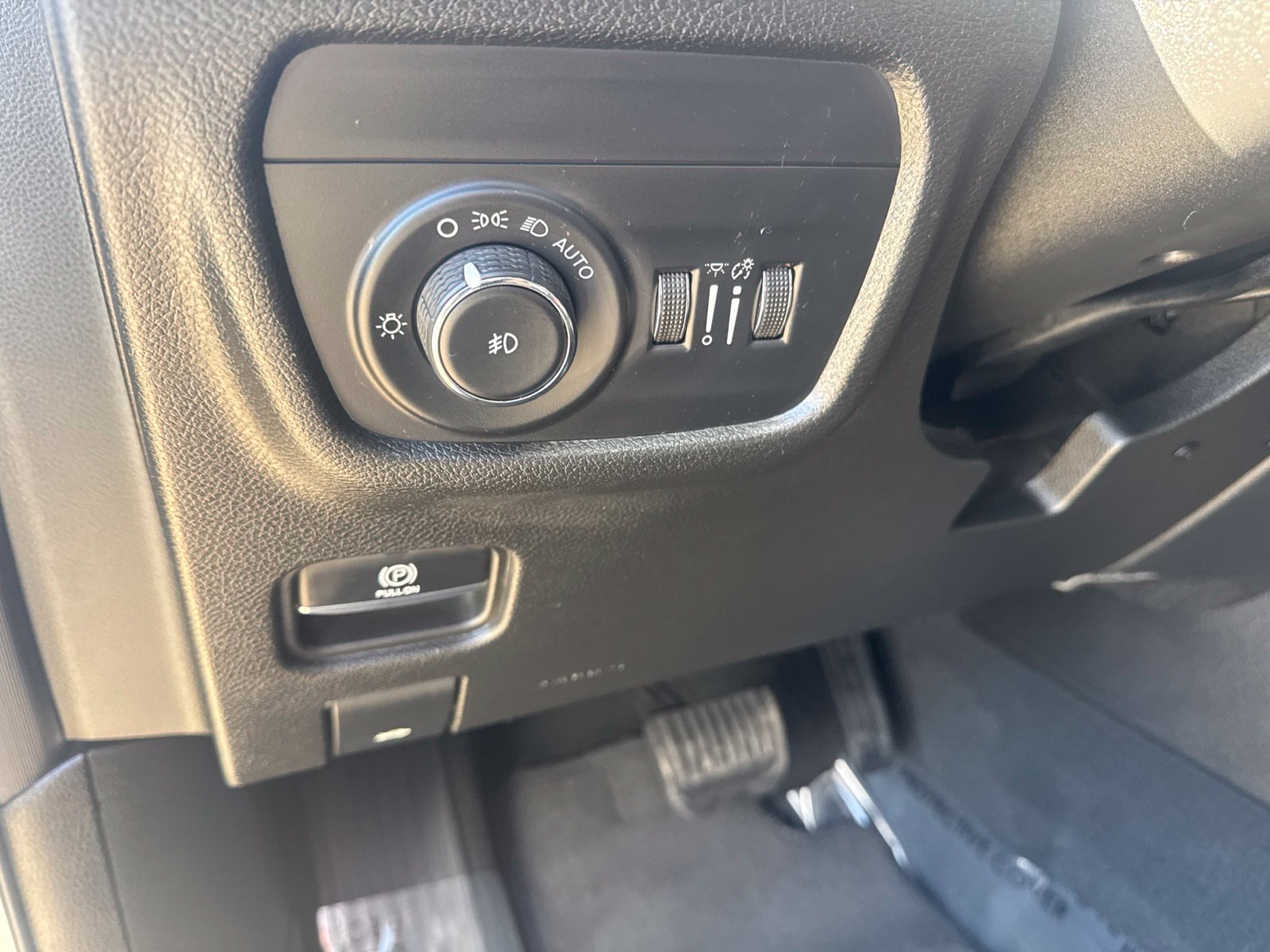 Used 2022 Jeep Grand Cherokee Limited AWD/4WD image 26