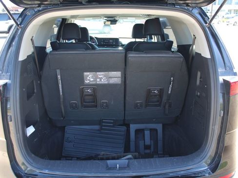 Used 2024 Kia Carnival LX FWD image 14