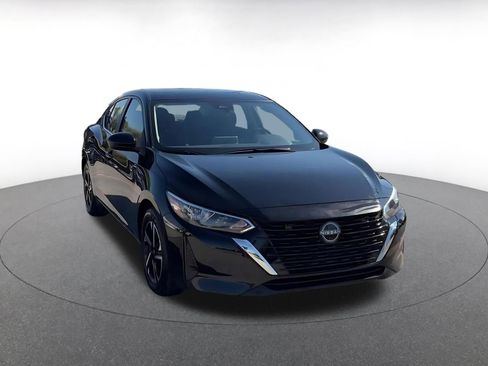 Used 2025 Nissan Sentra SV image 3