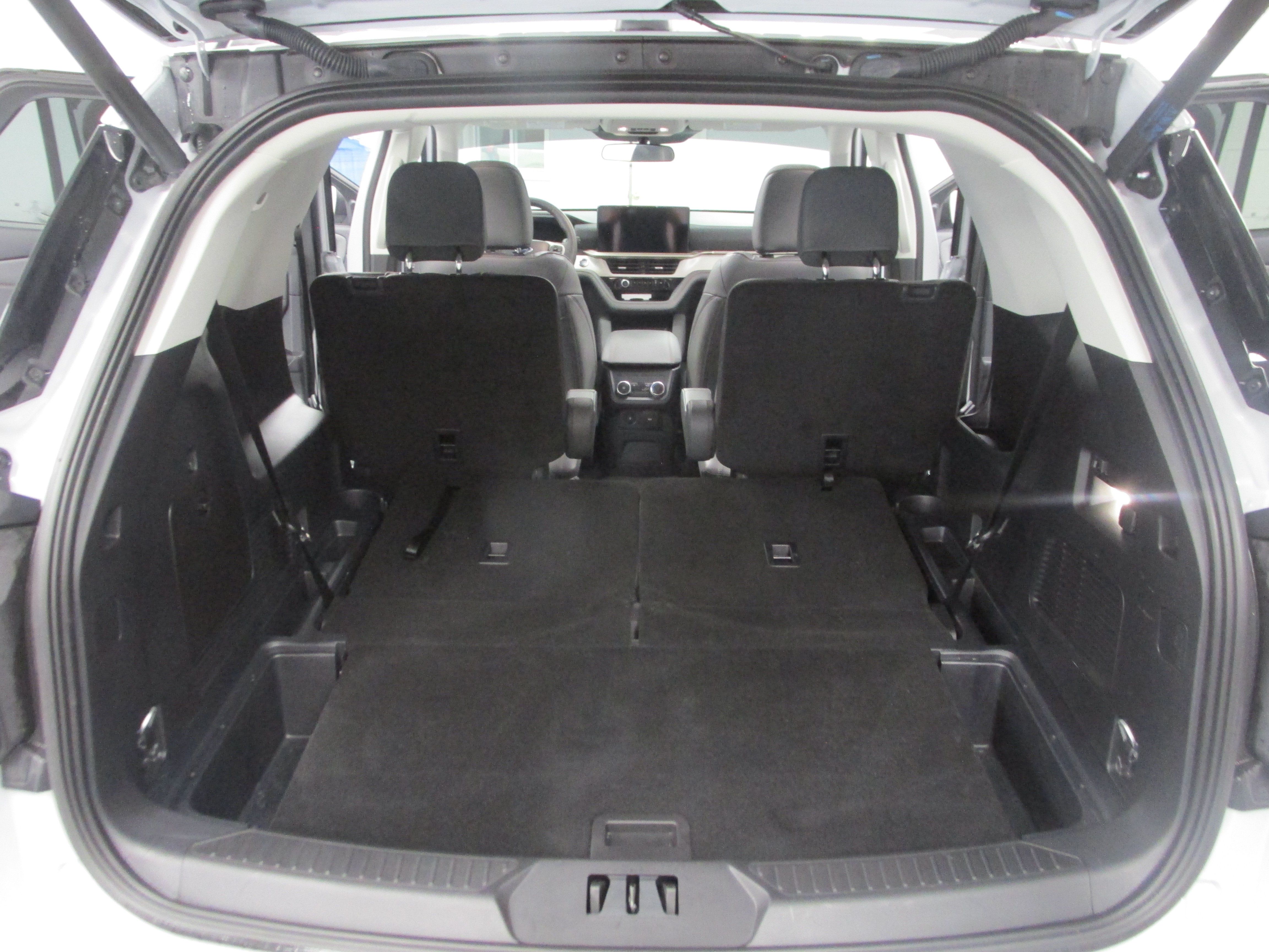 Used 2025 Ford Explorer Active w/ Active Comfort Package AWD/4WD image 24
