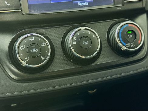 Used 2017 Toyota RAV4 LE FWD image 17
