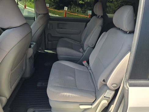 Used 2018 Kia Sedona L FWD image 11