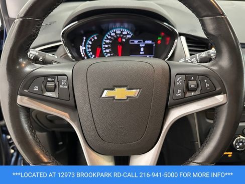 Used 2019 Chevrolet Trax LT w/ Sun & Sound Package FWD image 10