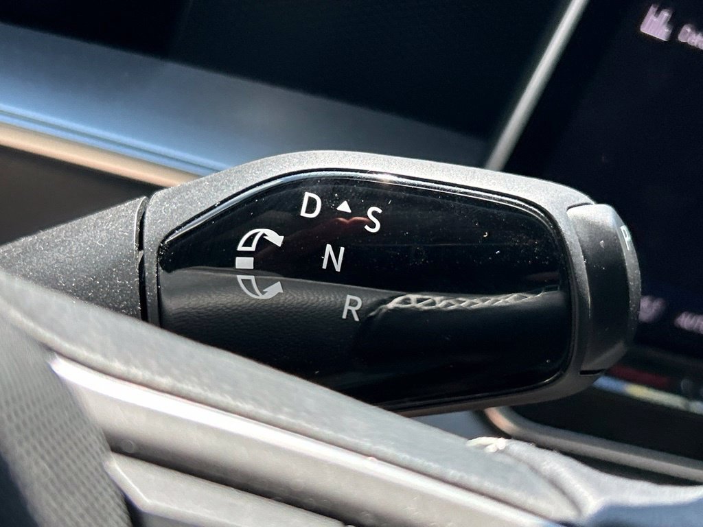 Certified 2025 Volkswagen Tiguan SE FWD image 30