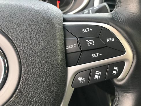 Used 2016 Jeep Cherokee Trailhawk w/ Comfort/Convenience Group image 17