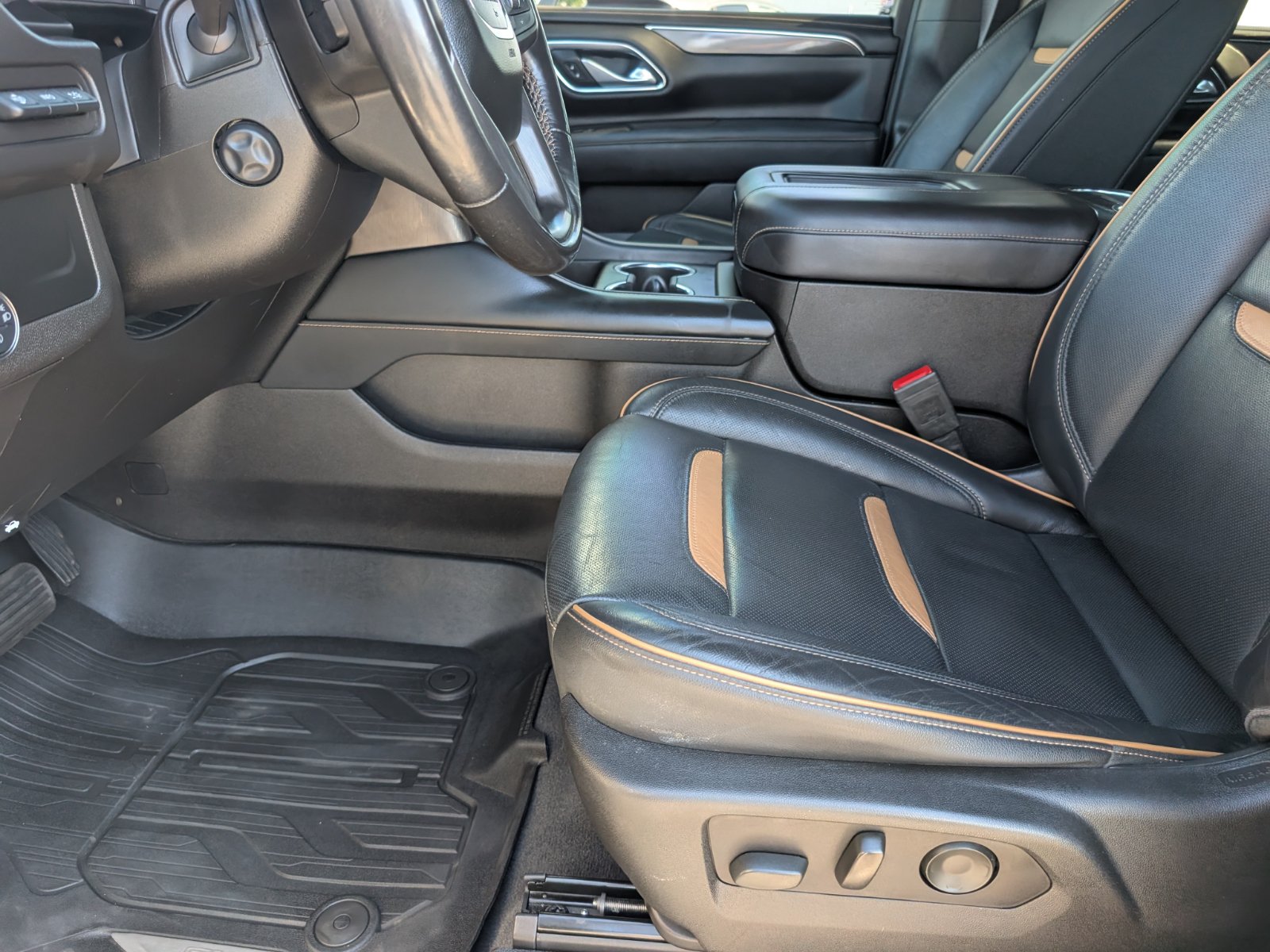 Used 2021 GMC Yukon XL AT4 w/ Rear Media and Nav Package AWD/4WD image 11