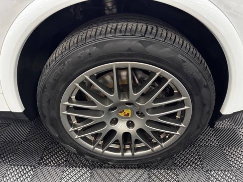 Used 2018 Porsche Cayenne image 16