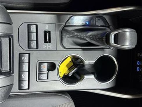 Used 2022 Toyota Highlander LE image 11