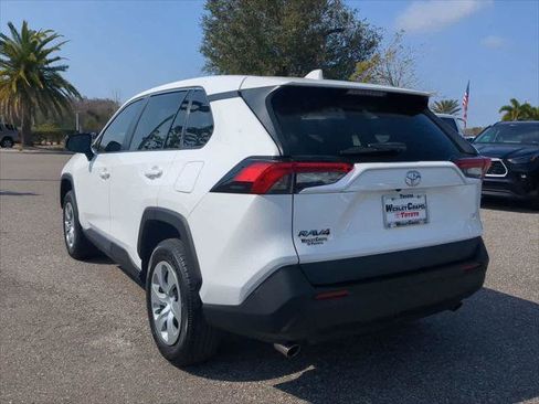 Certified 2022 Toyota RAV4 LE FWD image 4