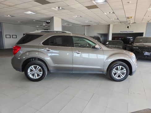 Used 2010 Chevrolet Equinox LT w/ Chrome Appearance Package FWD image 8