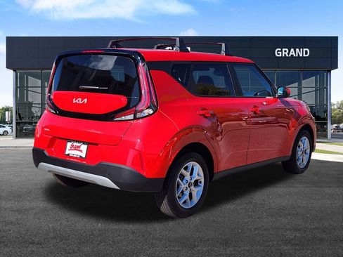 Certified 2025 Kia Soul S image 19