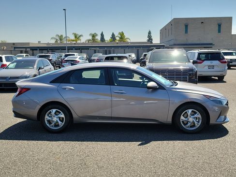 Certified 2023 Hyundai Elantra SE FWD image 5