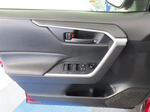 Used 2021 Toyota RAV4 LE FWD image 16