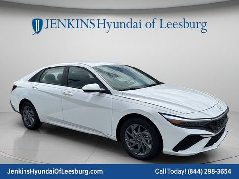 New 2026 Hyundai Elantra Hybrid FWD image 1