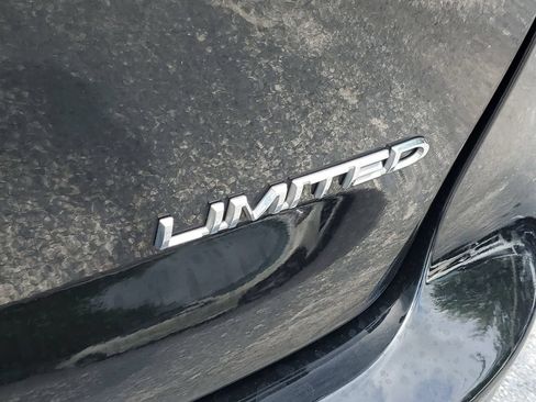 Used 2019 Chrysler Pacifica Limited FWD image 9