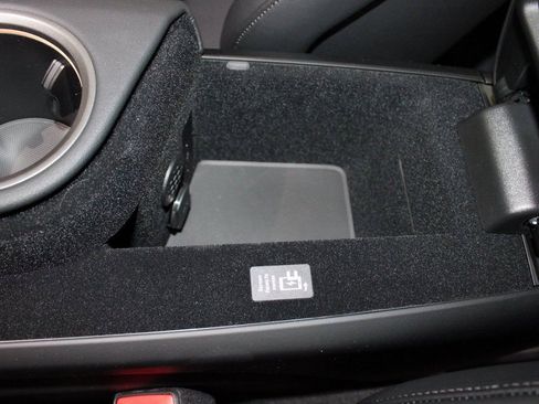 Certified 2025 Porsche Taycan AWD/4WD image 34