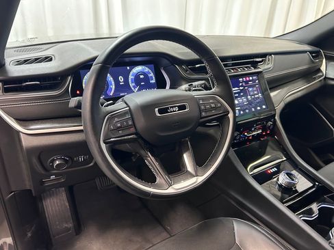 Used 2022 Jeep Grand Cherokee L Laredo AWD/4WD image 2