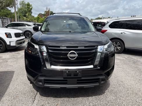 Used 2024 Nissan Pathfinder SV FWD image 2