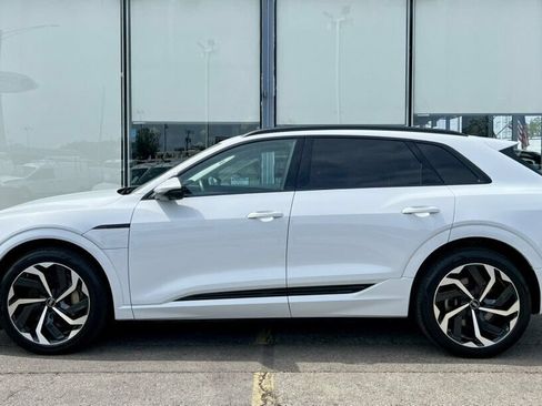 Used 2024 Audi Q8 e-tron Premium Plus w/ Premium Plus Package AWD/4WD image 2