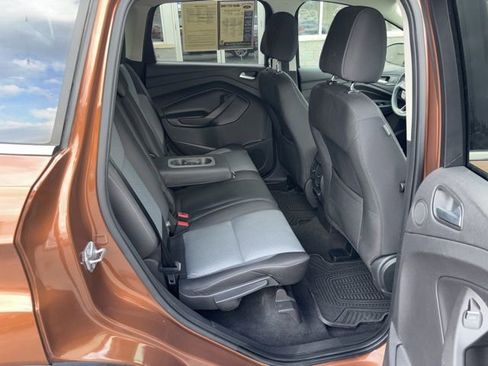 Used 2017 Ford Escape SE w/ Equipment Group 201A image 10