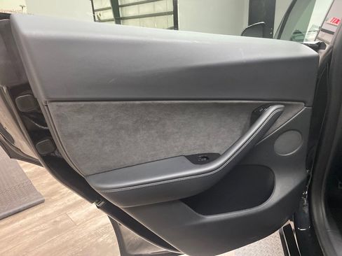 Used 2020 Tesla Model Y Long Range image 27