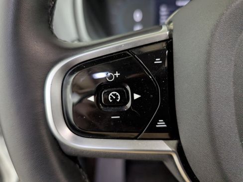 Used 2025 Volvo XC90 B6 Plus image 21