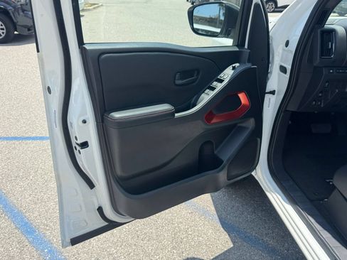 Used 2026 Nissan Frontier PRO-4X AWD/4WD image 18