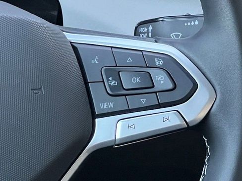 New 2025 Volkswagen Taos SE image 27