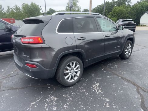 Used 2018 Jeep Cherokee Limited AWD/4WD image 5