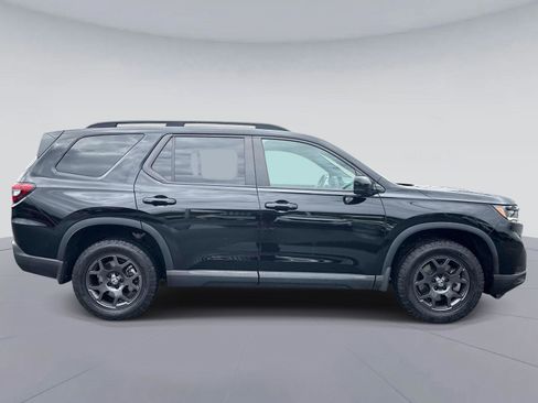 Certified 2023 Honda Pilot TrailSport image 2