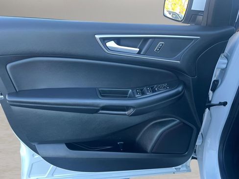 Used 2023 Ford Edge SEL image 14