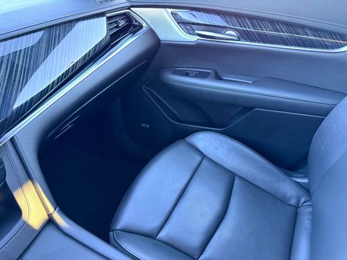 Used 2025 Cadillac XT6 Premium Luxury image 33