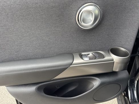 Used 2025 Genesis GV60 RWD image 15