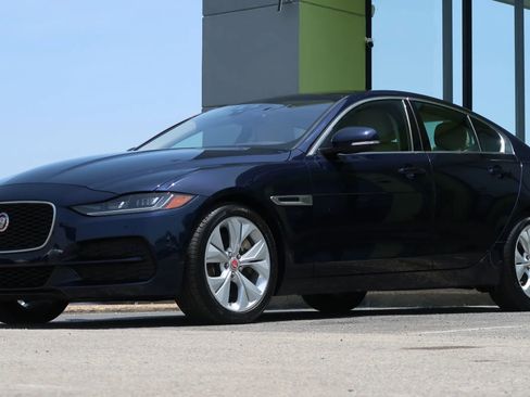 Used 2020 Jaguar XE S image 6