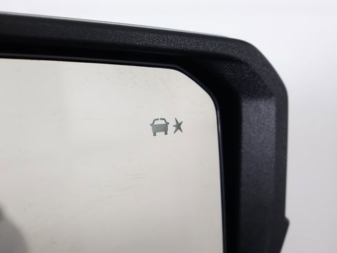 Used 2023 GMC Canyon Denali image 41