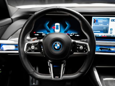 Used 2024 BMW i7 M70 AWD/4WD image 44