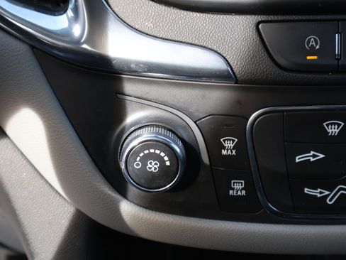 Used 2022 Chevrolet Equinox LS w/ LS Convenience Package image 27