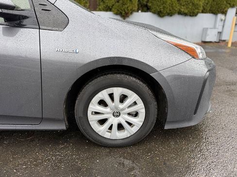 Used 2019 Toyota Prius L Eco w/ Carpet Mat Package image 12