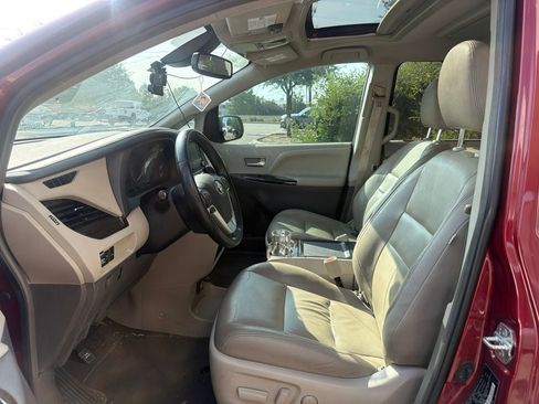 Used 2019 Toyota Sienna XLE Premium FWD image 5